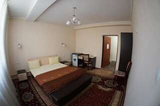 Хостелы Apple Hostel Bishkek Бишкек Стандартный двухместный номер с 1 кроватью-17