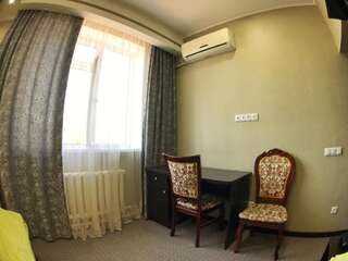 Хостелы Apple Hostel Bishkek Бишкек Двухместный номер эконом-класса с 1 кроватью-3