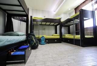 Хостелы Apple Hostel Bishkek Бишкек Кровать в общем 10-местном номере для женщин-1